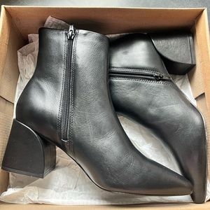 Steve Madden black leather point toe booties